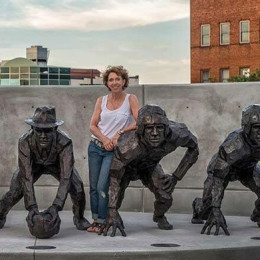 Sculptor and alumna Gail Folwell goes pro